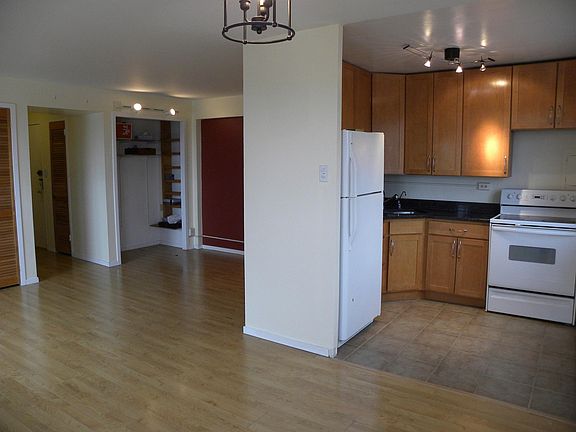 Kitchen/dining/living areas