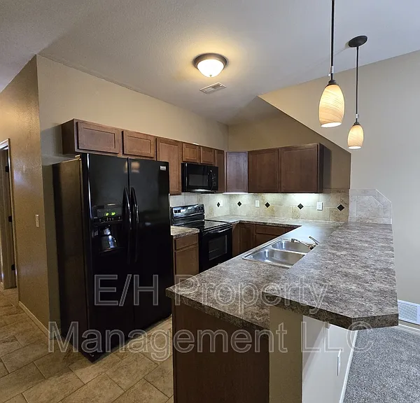 2146 N Woodlawn Blvd — Photo 10