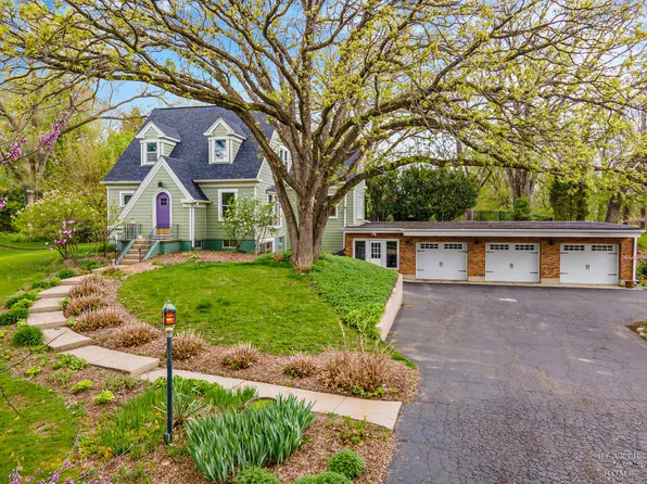 6710 Hillside Rd, Crystal Lake, IL 60012