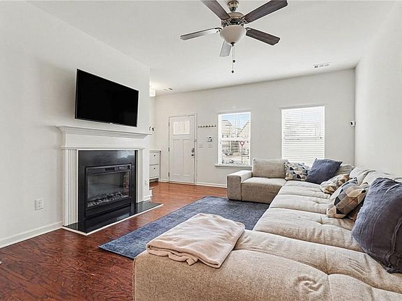 4th image of 809 Ambient Way SW