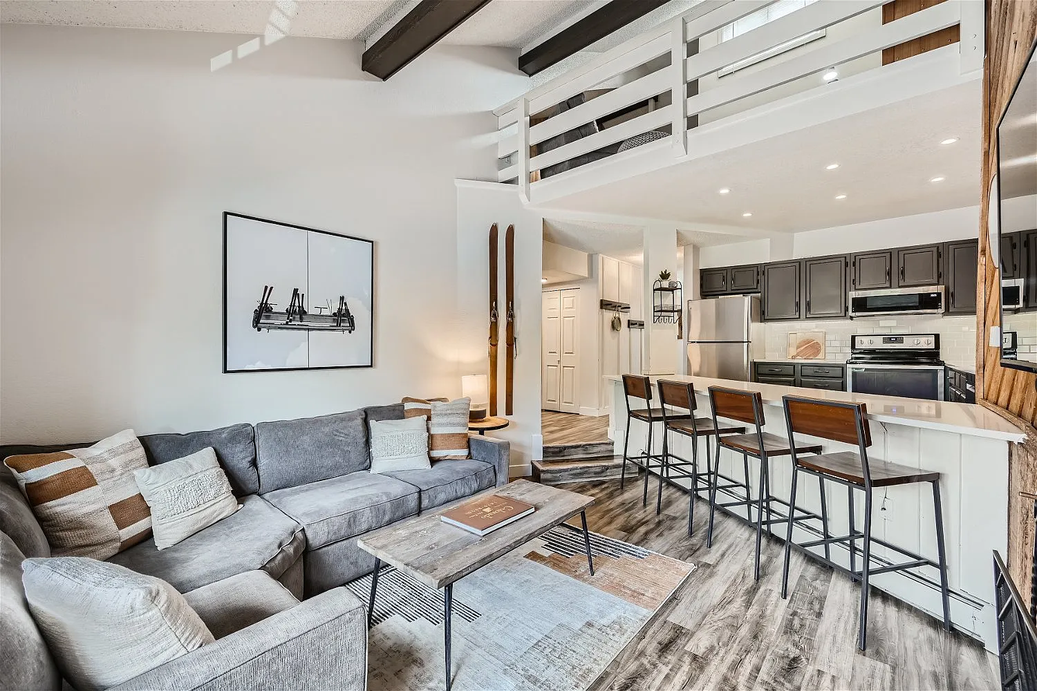 3 bed, 1100 sqft, $6,995 — Photo 1