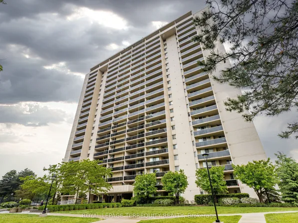 812 Burnhamthorpe Rd #1907, Toronto, ON M9C 4W1