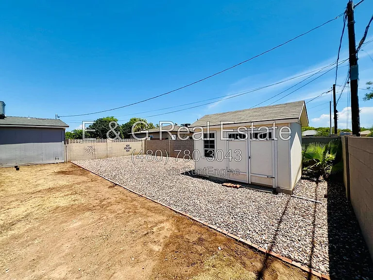 1711 W Montecito Ave — Photo 28