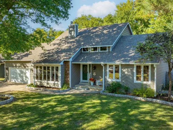 1424 E Cresthill Rd, Derby, KS 67037