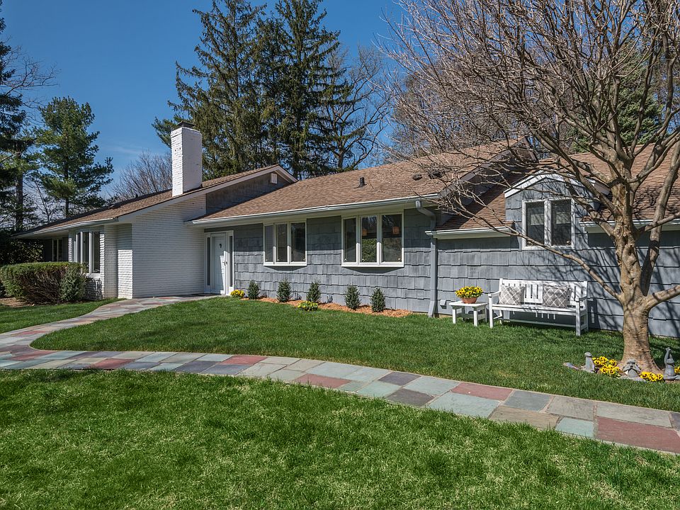 1st image of 26 Woodland Dr