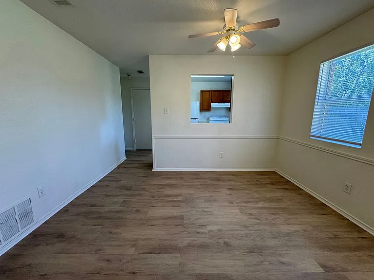 4600 Greyhound Dr — Photo 9