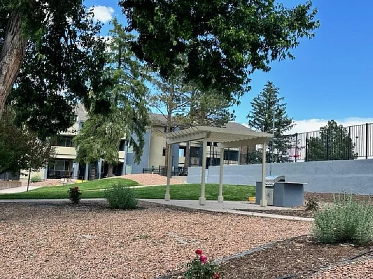 The Grove Apartments — Photo 20