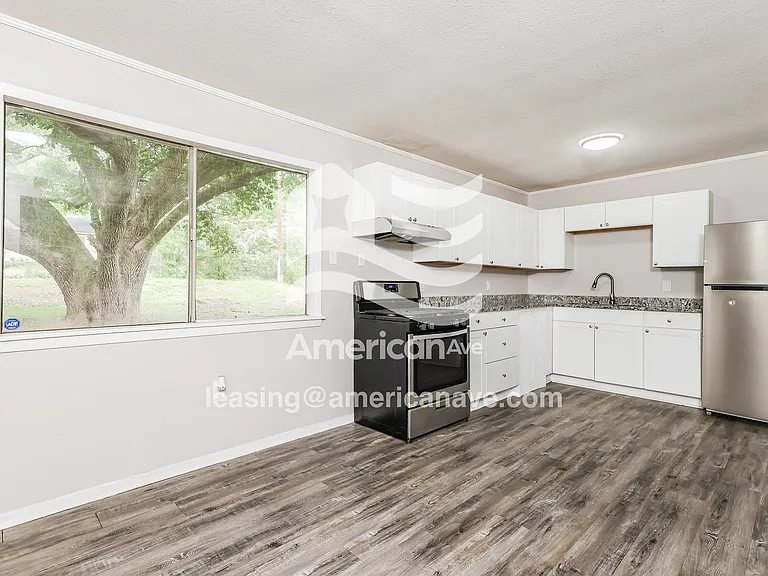 1416565_006_dining_room_13718728.jpg