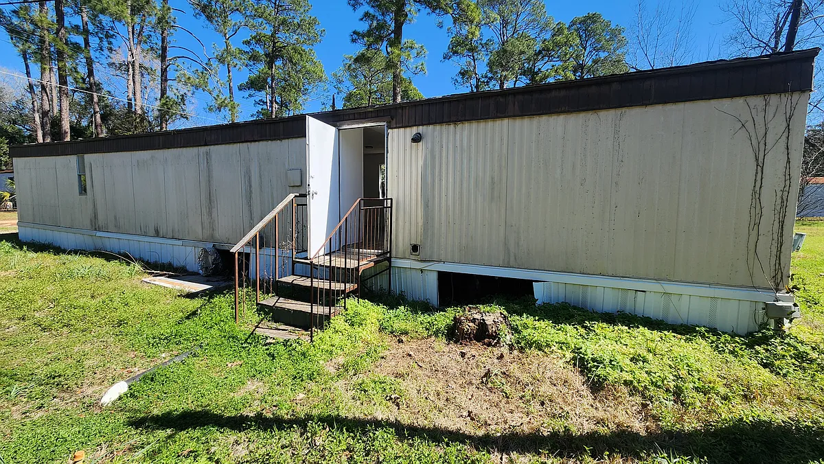 Building Photo - 923 Mercedes St #18