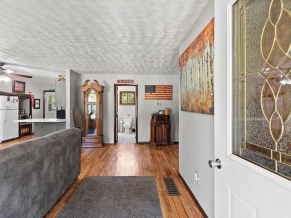 4th image of 12875 Erb Ln