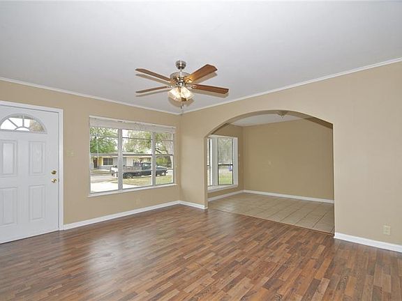 5th image of 327 Covina Ave