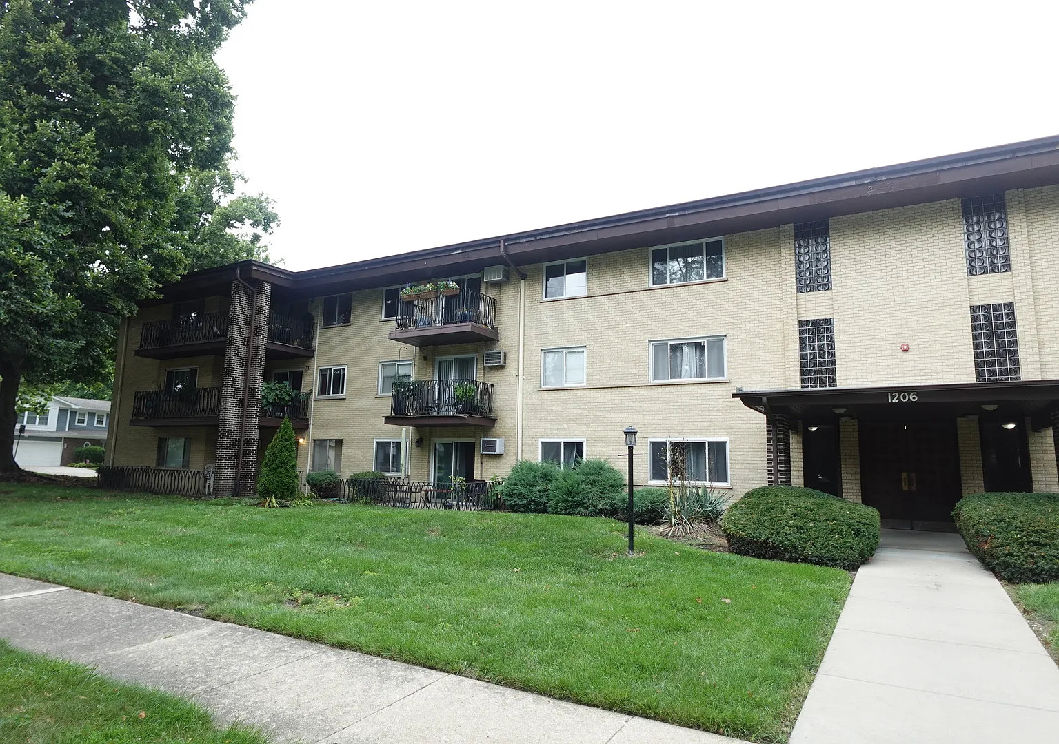 2 bed, 1100 sqft, $1,995 — Photo 1