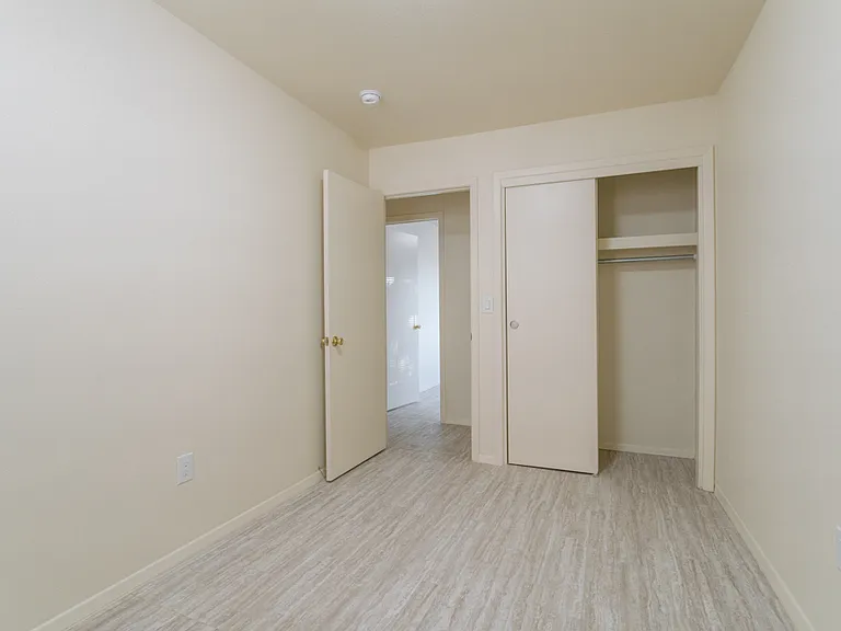 Zodiac Apartments — Photo 17