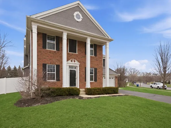 217 Sunbury Dr, St Charles, IL 60175