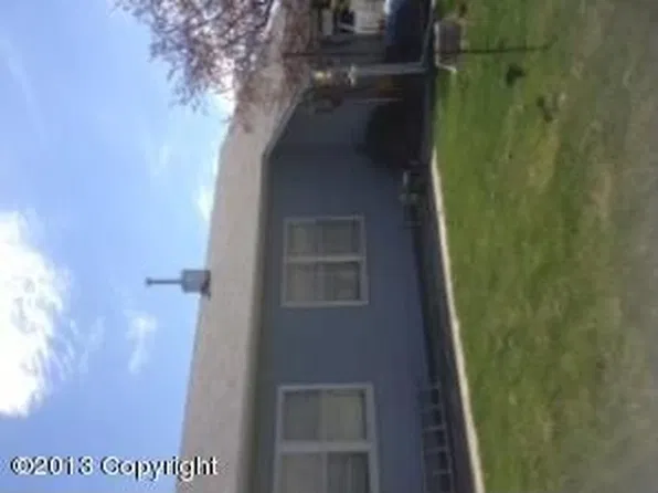 134 6th Ave, Newcastle, WY 82701