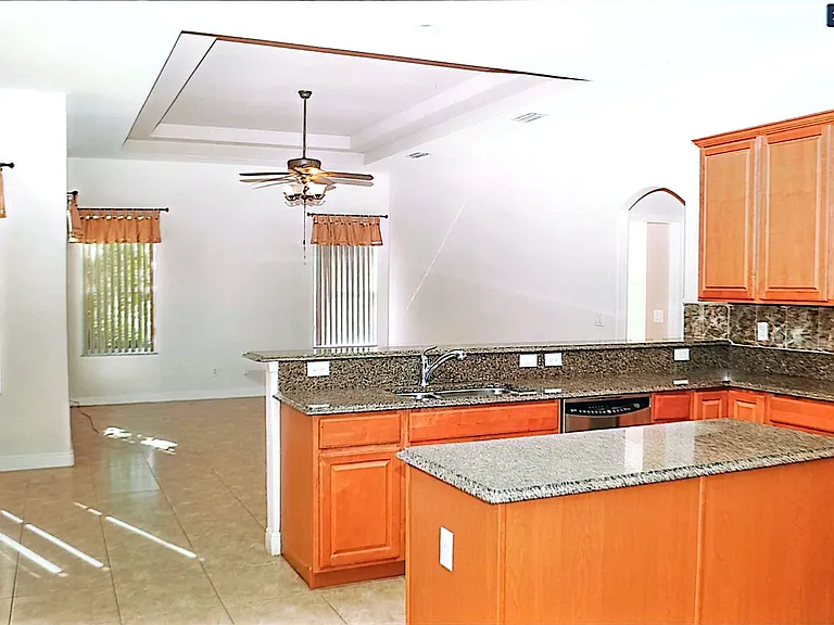 514 SW Laconic Ave — Photo 5