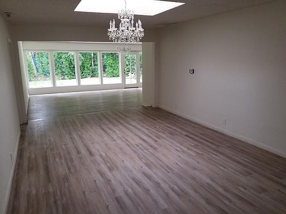 3rd image of 141 S Gretna Green Way