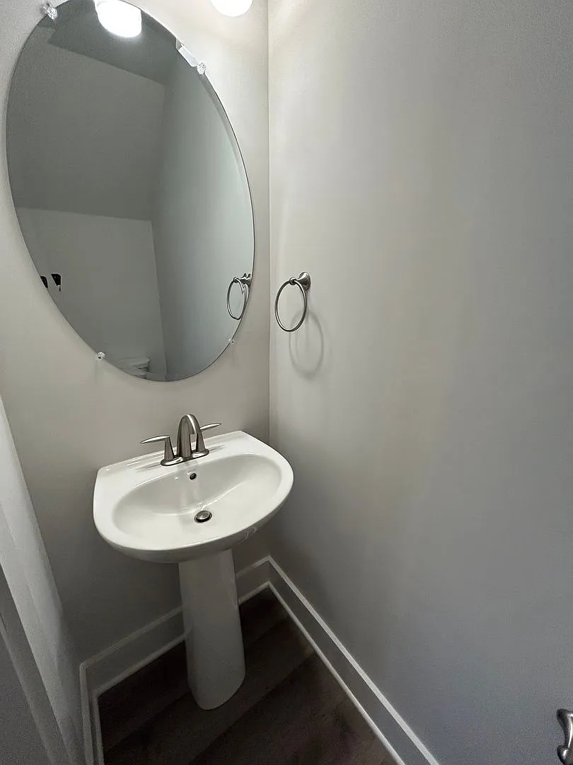 Move In Ready 2bedroom Townhouse — Photo 3