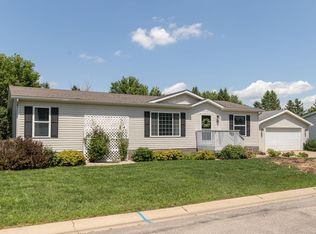 25 Southfork Dr SE, Kasson, MN 55944