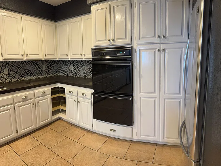 857 Robinson Ln — Photo 16