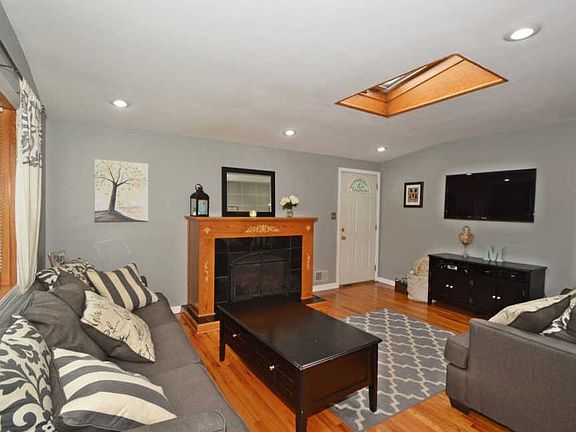 5th image of 21 Duane Dr