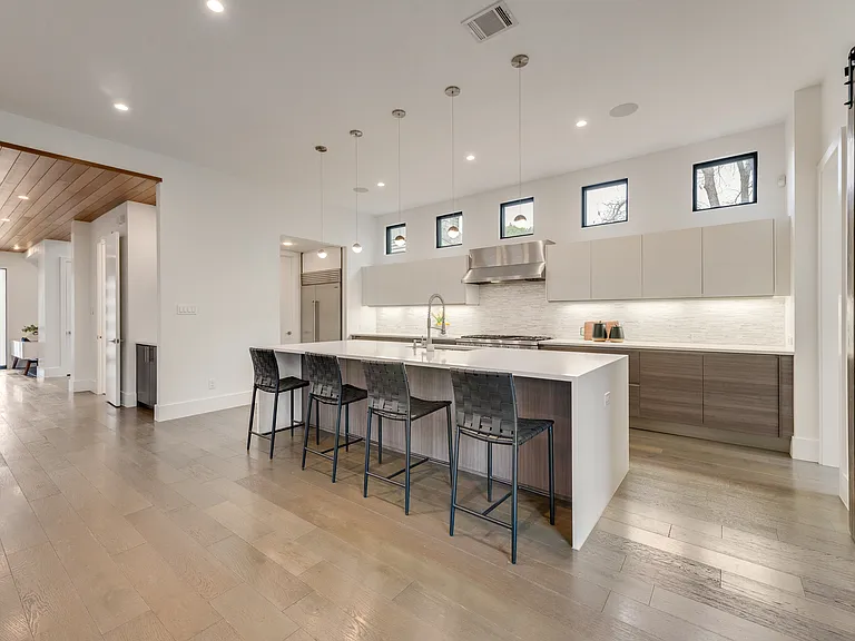 6420 Kenwood Ave — Photo 28