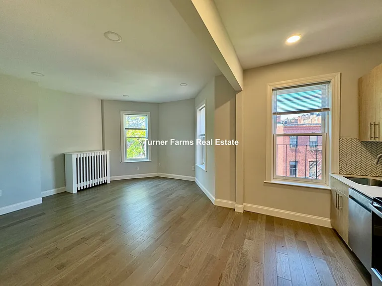 379 Commonwealth Ave — Photo 4