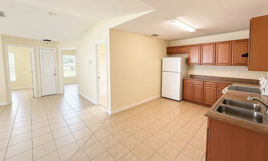 3 bed, 1100 sqft, $1,450 — Photo 3