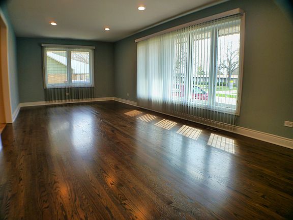 3rd image of 10325 Lawler Ave