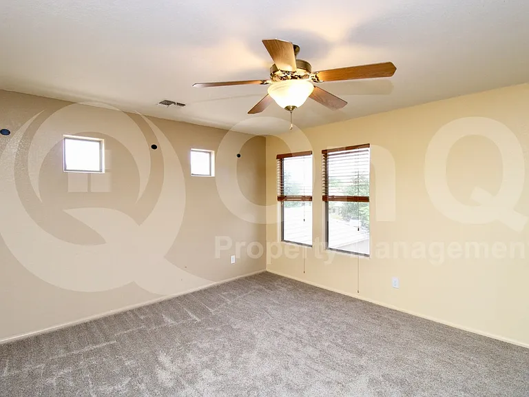 226 E Clairidge Dr — Photo 9