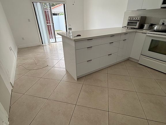 2nd image of 1450 W 42nd Pl #2