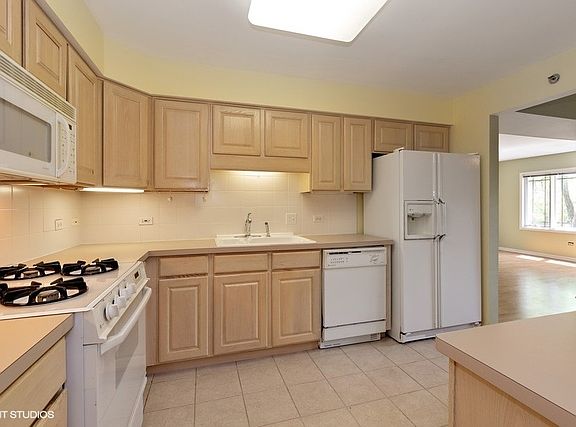 5th image of 650 Laurel Ave APT 203