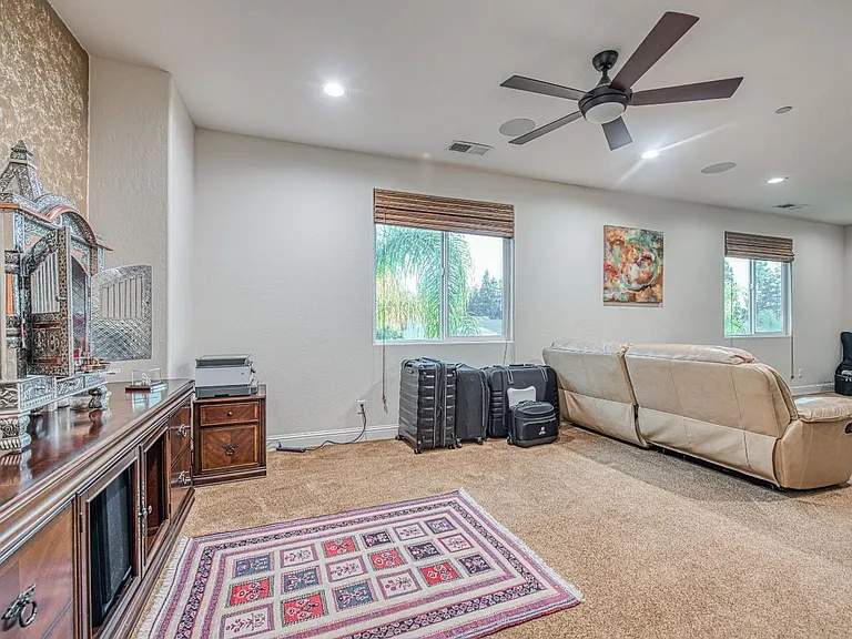 10509 N Sierra Vista Ave — Photo 48