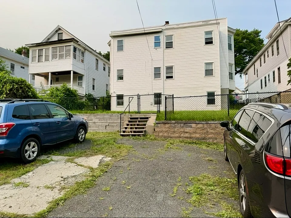 253 Manning Blvd — Photo 4