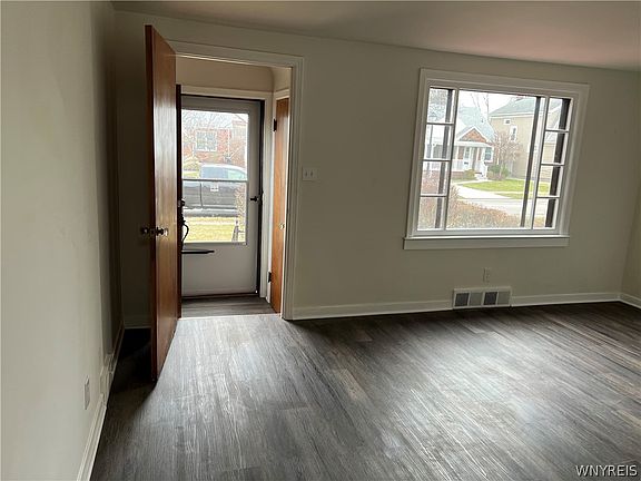 5th image of 695 Mount Vernon Rd