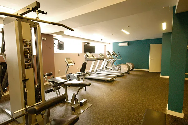 Rented by Realty Advisors Group | media 14