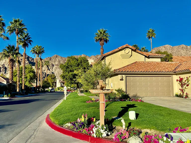 CORNER VIEW, LONG DRIVEWAY & GARAGE