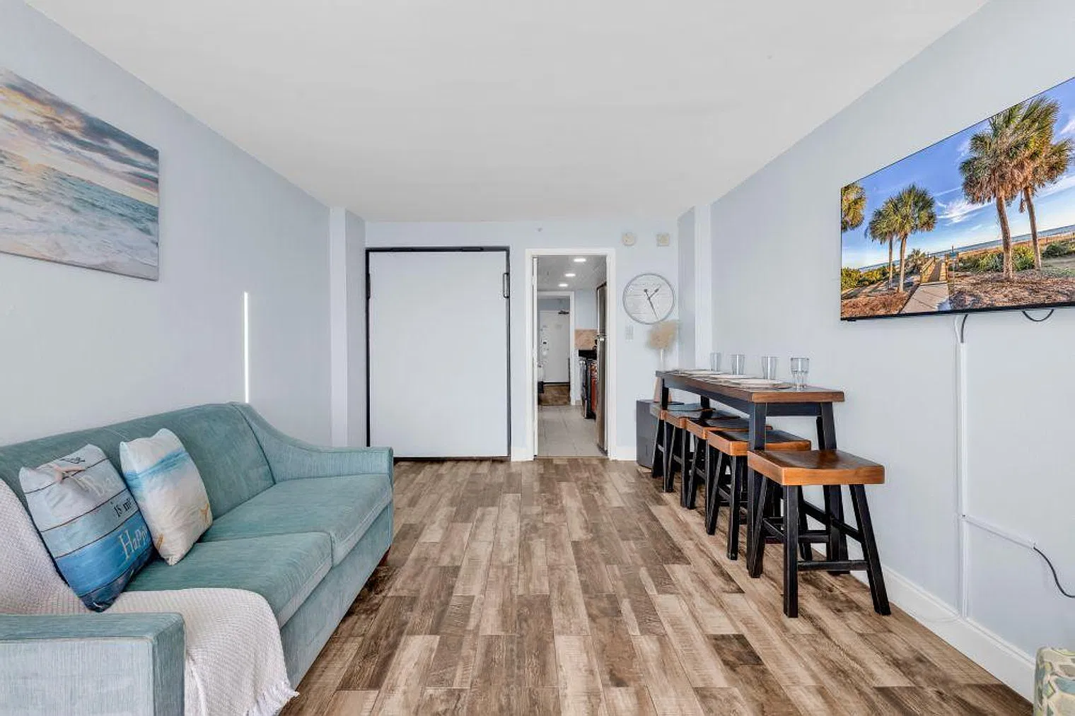1 bed, 1.0 bath, 548 sqft, $5,869 — Photo 4