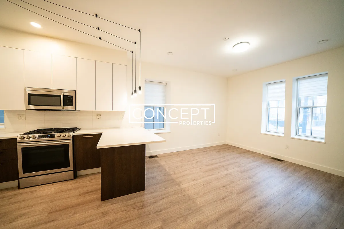 Building Photo - 1474A Tremont St #1
