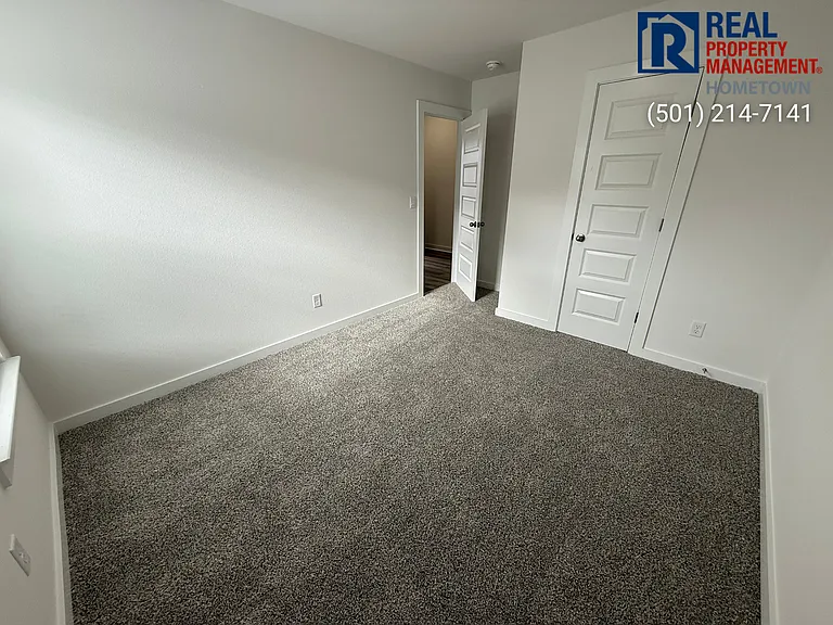 4340 Sloan Dr — Photo 19
