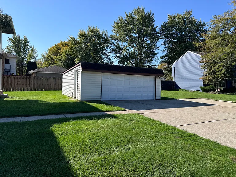 16936 Park Lane Dr — Photo 18