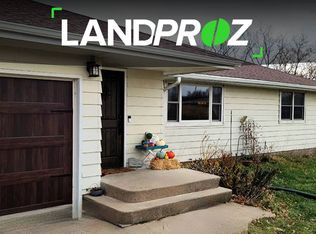 859 Old Rossville Dr, Waukon, IA 52172