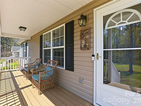 4th image of 340 Fleetwood Rd