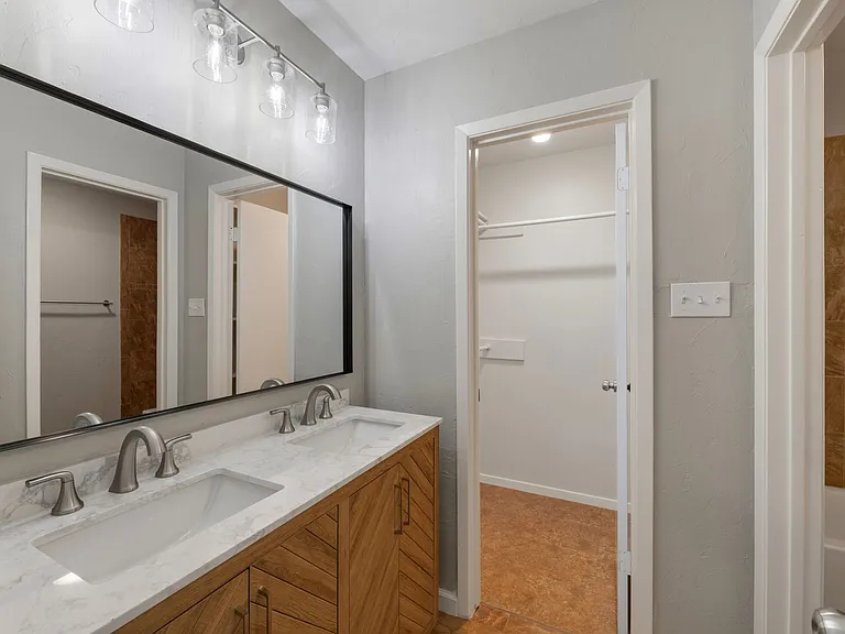 6540 Victoria Ave — Photo 12