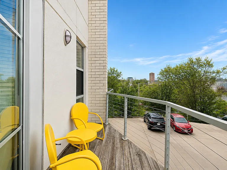 2146 N Commerce St — Photo 11