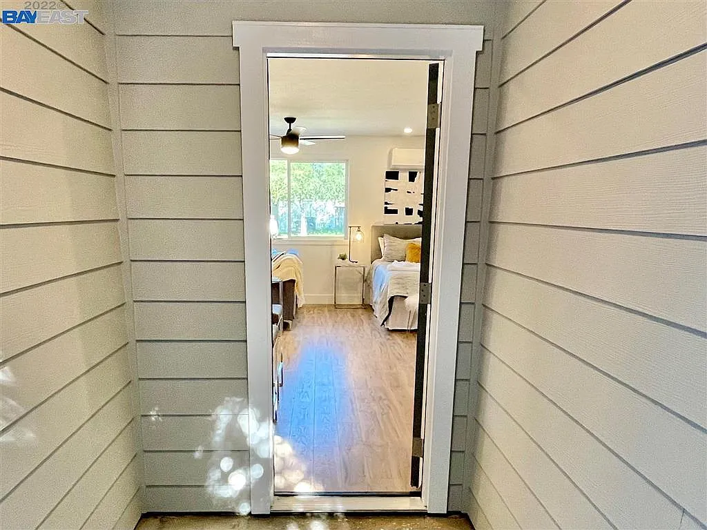 494 N M St — Photo 2