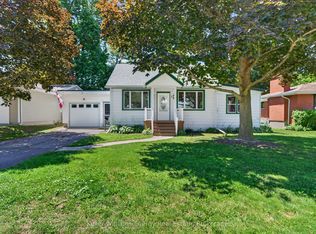 7 Maple Ave, Prince Edward County, ON K0K2T0
