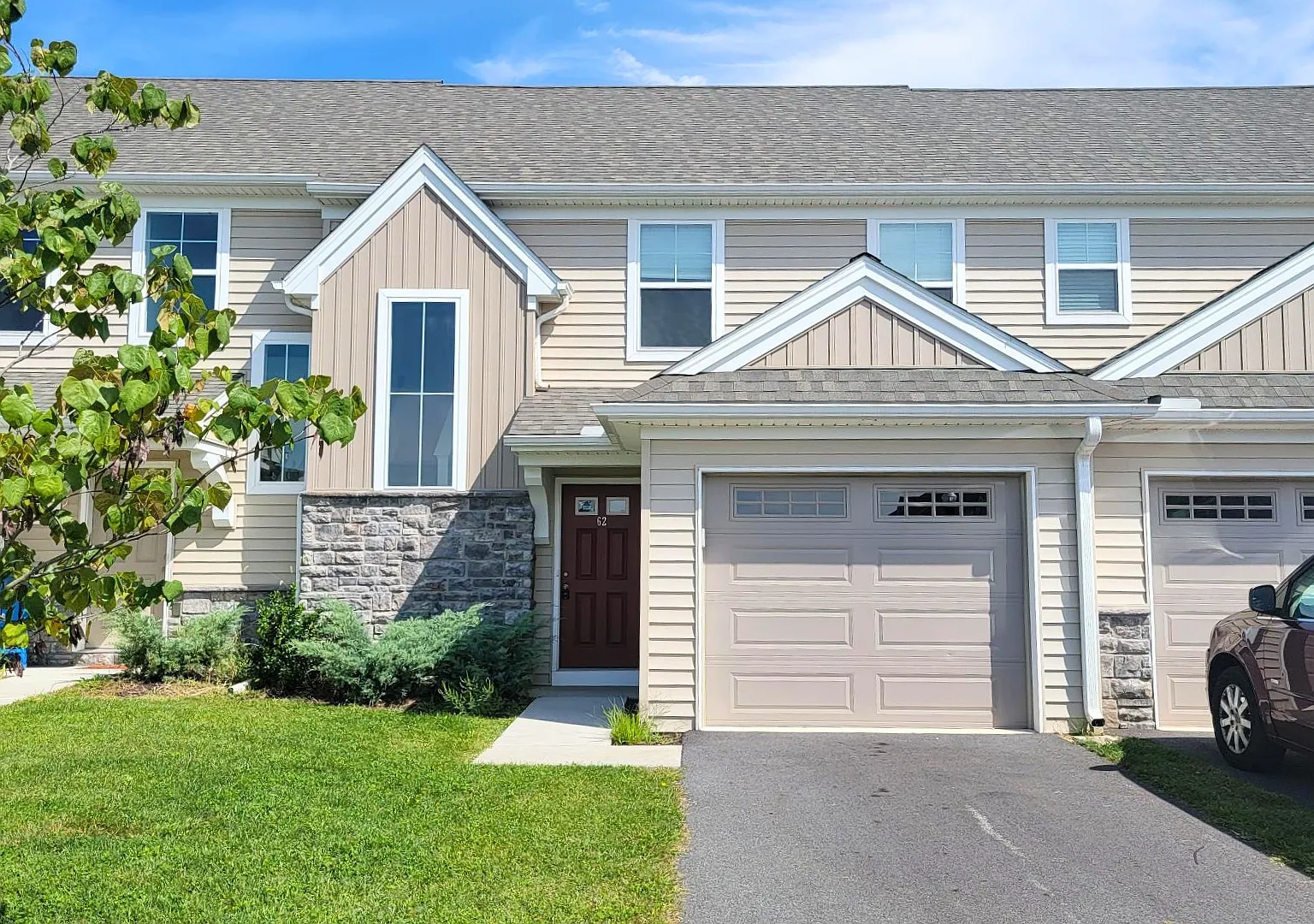 3 bed, 2.5 bath, 1400 sqft, $1,950 — Photo 1
