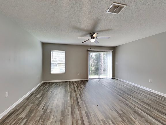3rd image of 318 Salmon Ct