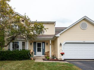 992 McPhee Dr, Lake In The Hills, IL 60156